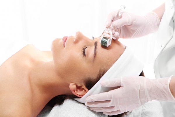 facial aesthetic treatment with derma roller